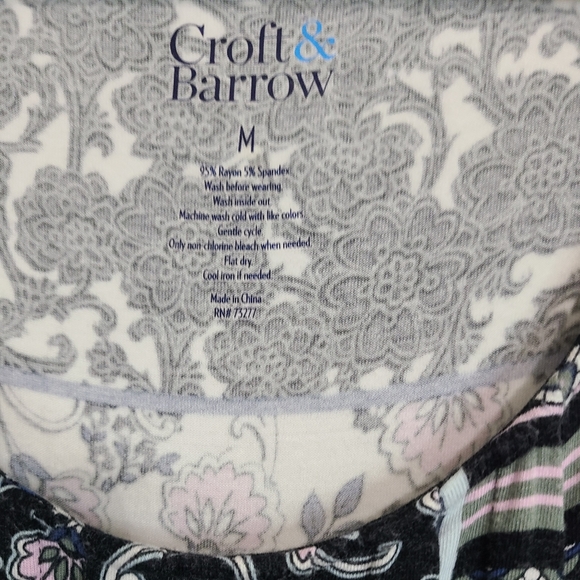 Croft and Barrow Woman's Short Sleeve Blouse, Size: Medium Color: Black - Picture 5 of 14